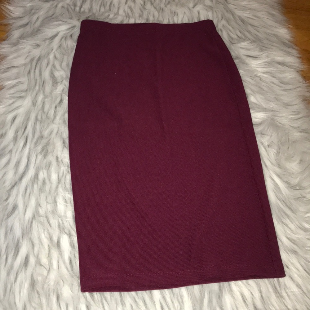 Pencil maroon skirt